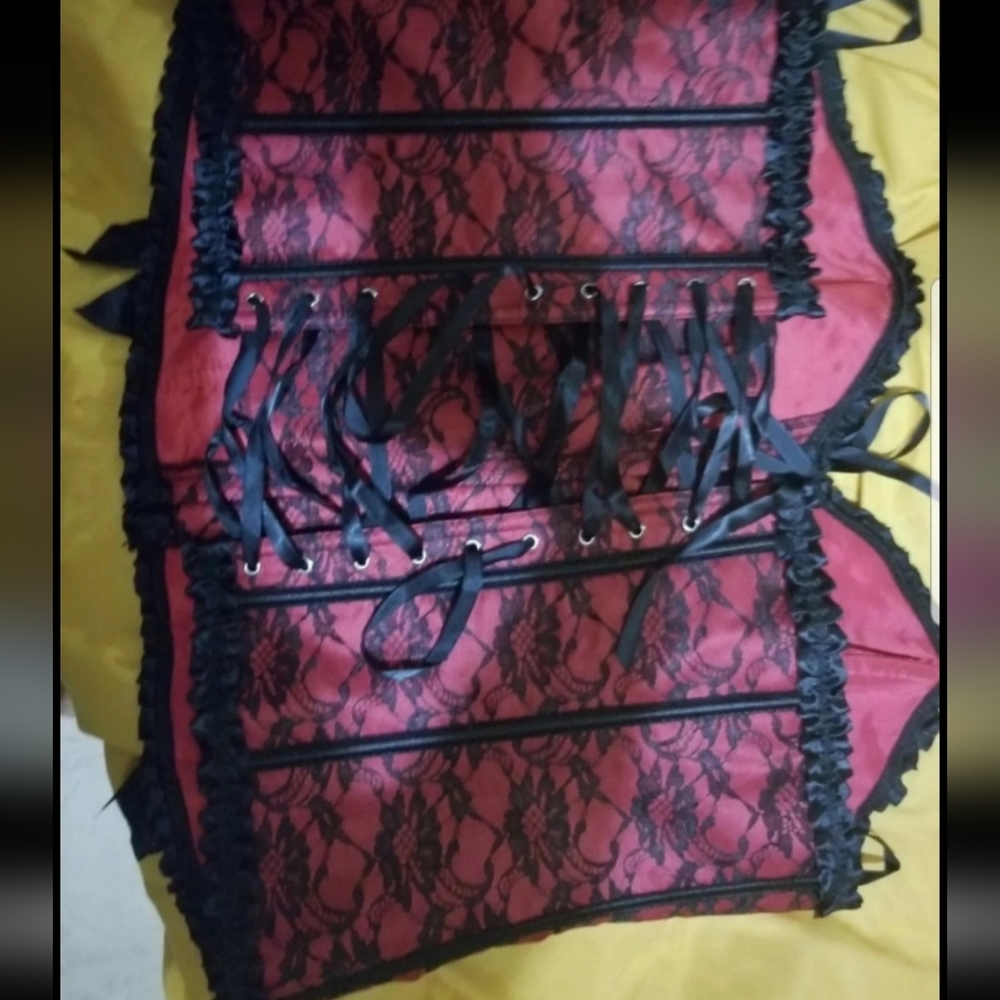 Corset - Picture 4 of 5